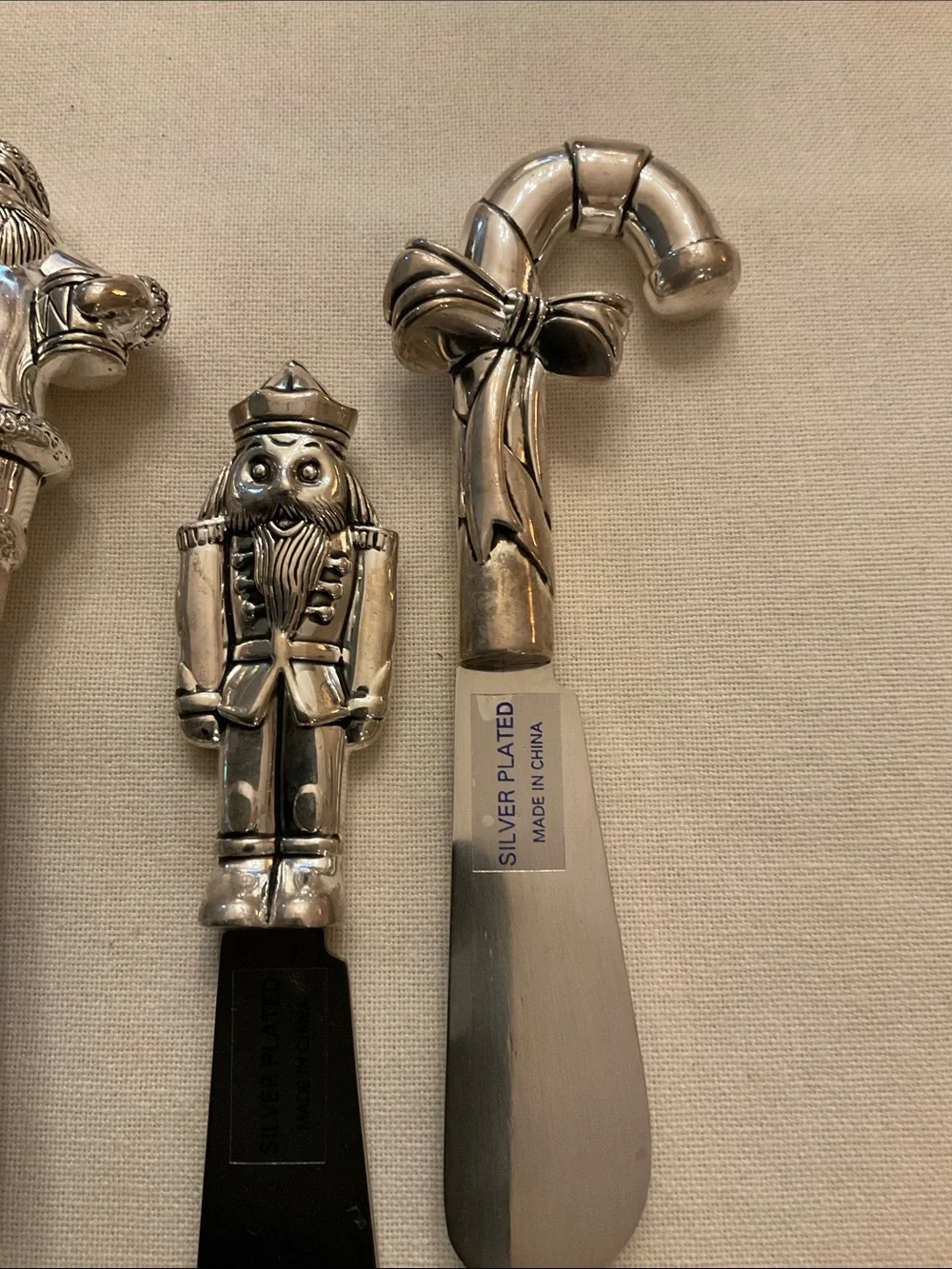 Set of 4 Christmas spreaders by Wallace.  Stainless blades.  5” . Mint condition